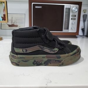 Like New Boys Camo Sk8 Mid Top Velcro Vans Sneakers 11
